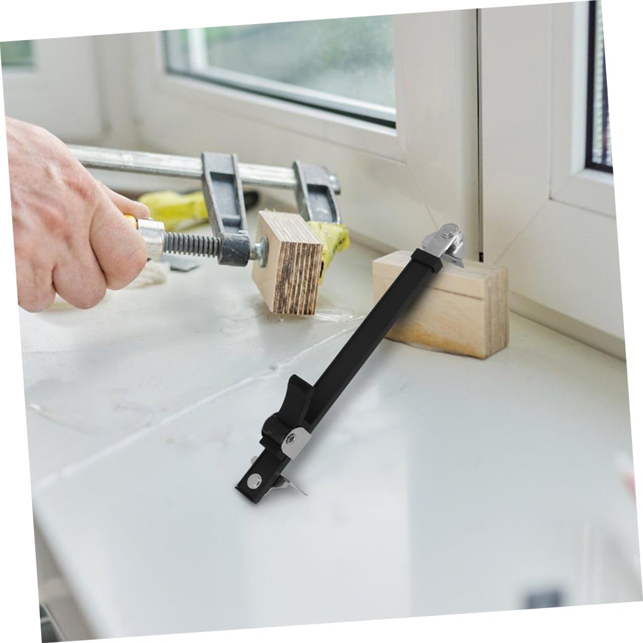  Gatuida Loquet De Fenêtre à Battant Télescopique 2 Pièces Compas De Fenêtre En Aluminium Noir Dispositif De Réglage Anti-Vent Butée Ajustable Et Bois Limiter Sécurité Pour Maison