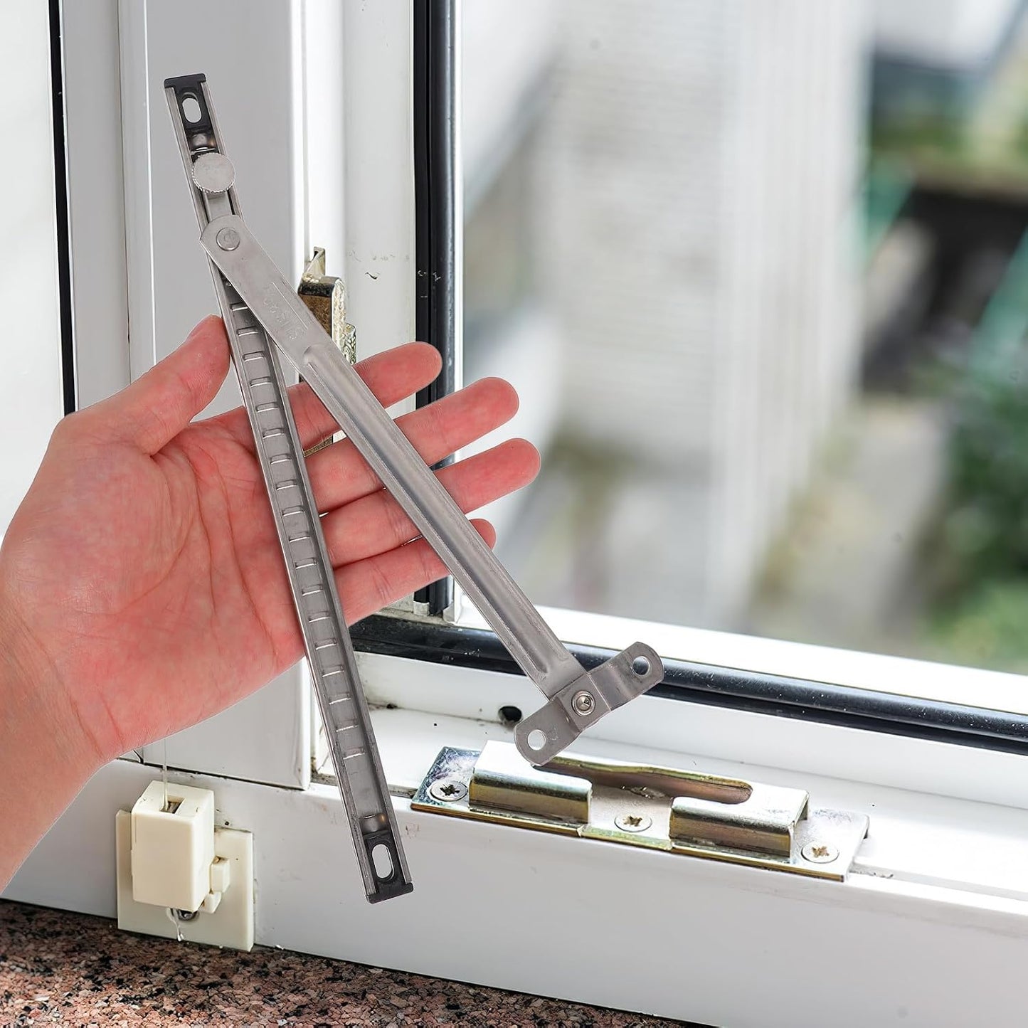  Barre Et Design Sans Perçage En Acier Argenté De Limitation De Fenêtre Adaptateur Charnière Compatibilité Polyvalente Pour Fenêtre à Battant Pour Sécurité Familiale