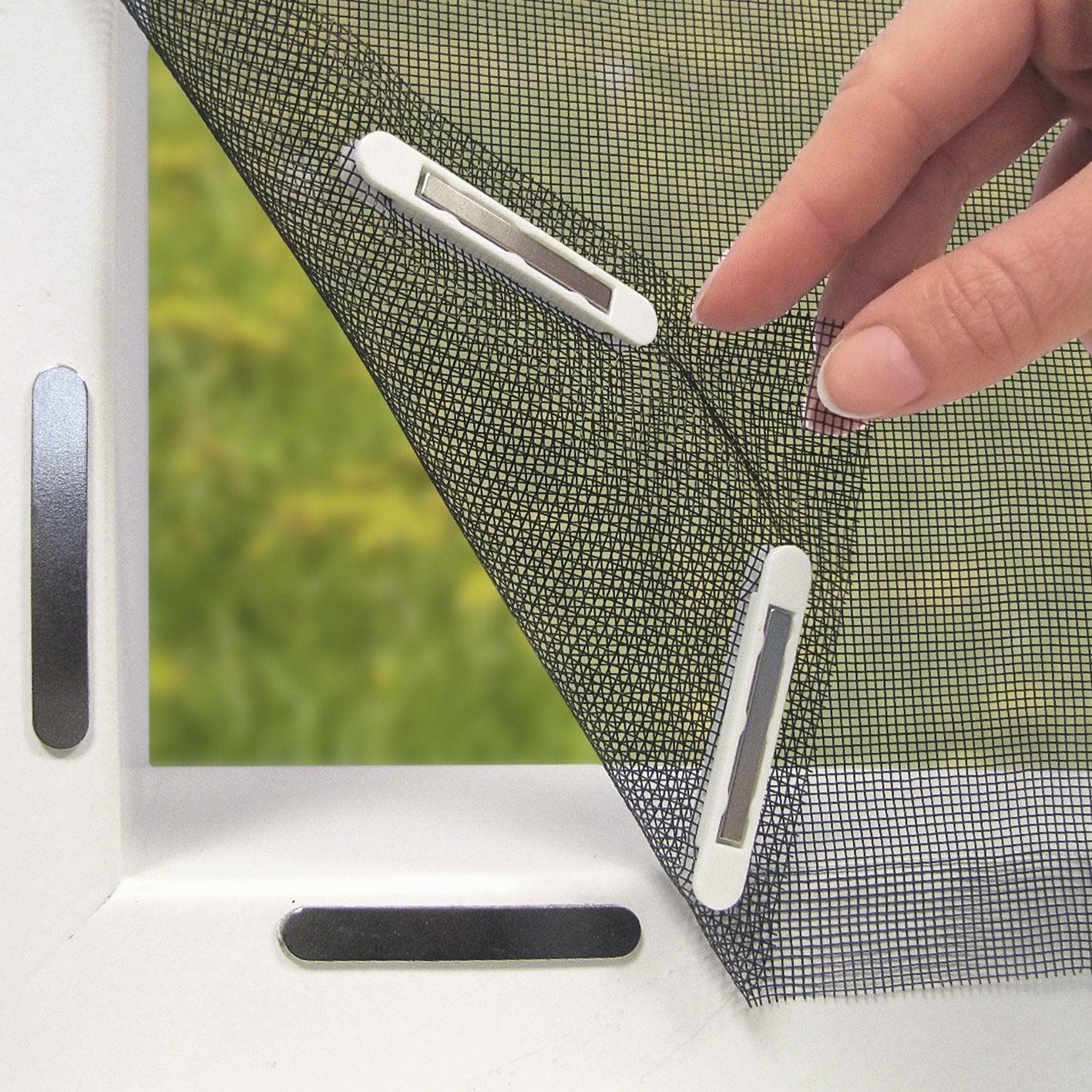 EASYmaxx Moustiquaire Pour Fenêtre Avec Bande Auto-agrippante | Découpable Jusqu’à 130 X 150 Cm | Montage Facile – Sans Percer Ni Visser | Filet Anti-insectes Autocollant - 1 Pièce [Noir]